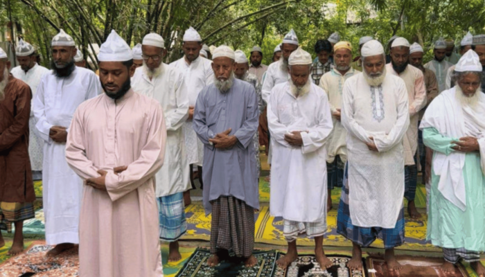 এক দিন আগেই দেশের বিভিন্ন স্থানে ঈদুল আজহা উদযাপন