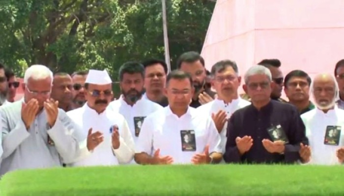 জিয়াউর রহমানের শাহাদাতবার্ষিকী: সমাধিতে শ্রদ্ধা জানালেন প্রধানমন্ত্রী