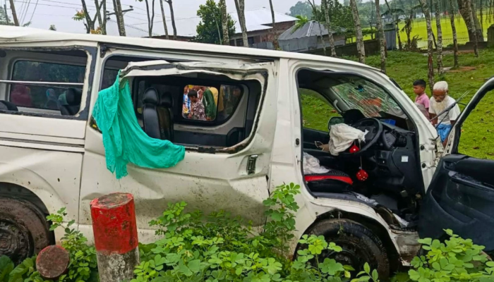বিয়ে শেষে ফেরার পথে মাইক্রোবাস খাদে, এইচএসসি পরীক্ষার্থী ও শিশু নিহত