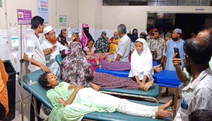 বরগুনায় প্রবাসী বাবার আনা আখরোট খেয়ে ৭ ছাত্রী অসুস্থ