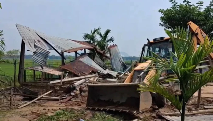 ভারতের আসামে মুসলিম অধ্যুষিত এলাকায় উচ্ছেদ, গুঁড়িয়ে দেওয়া হলো ৭০ বাড়ি